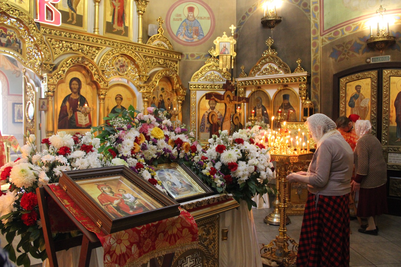 Что такое сплошные седмицы в православном. Иверская на светлой седмице. Праздник Рождества. Светлая седмица. Храм Иверской иконы Божией матери Ижевск.